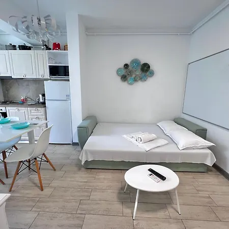 Alezzi Beach - Sea View Apartment