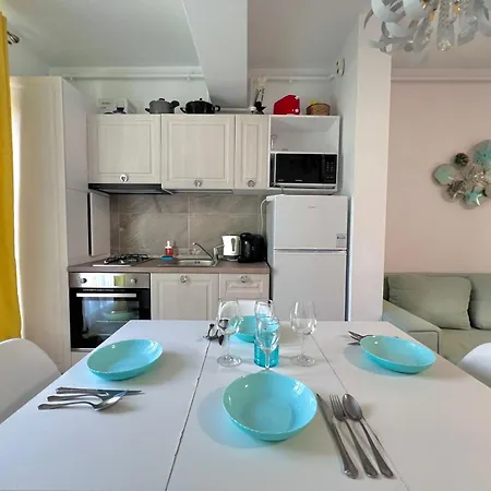 Alezzi Beach - Sea View Apartment
