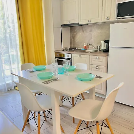Alezzi Beach - Sea View Apartment *