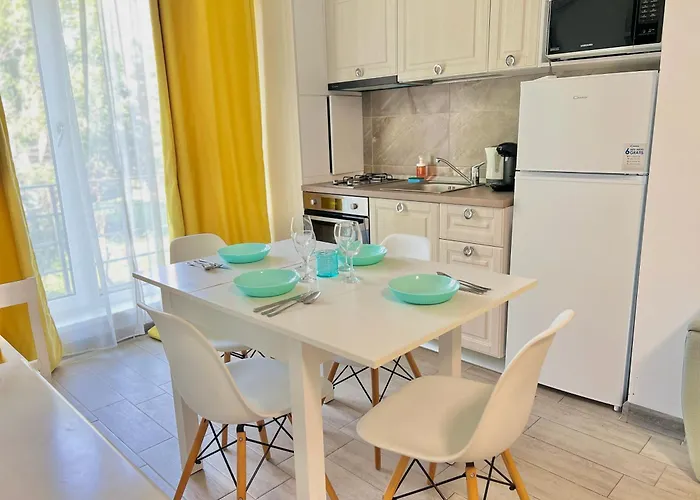 Alezzi - Sea View Apartman *